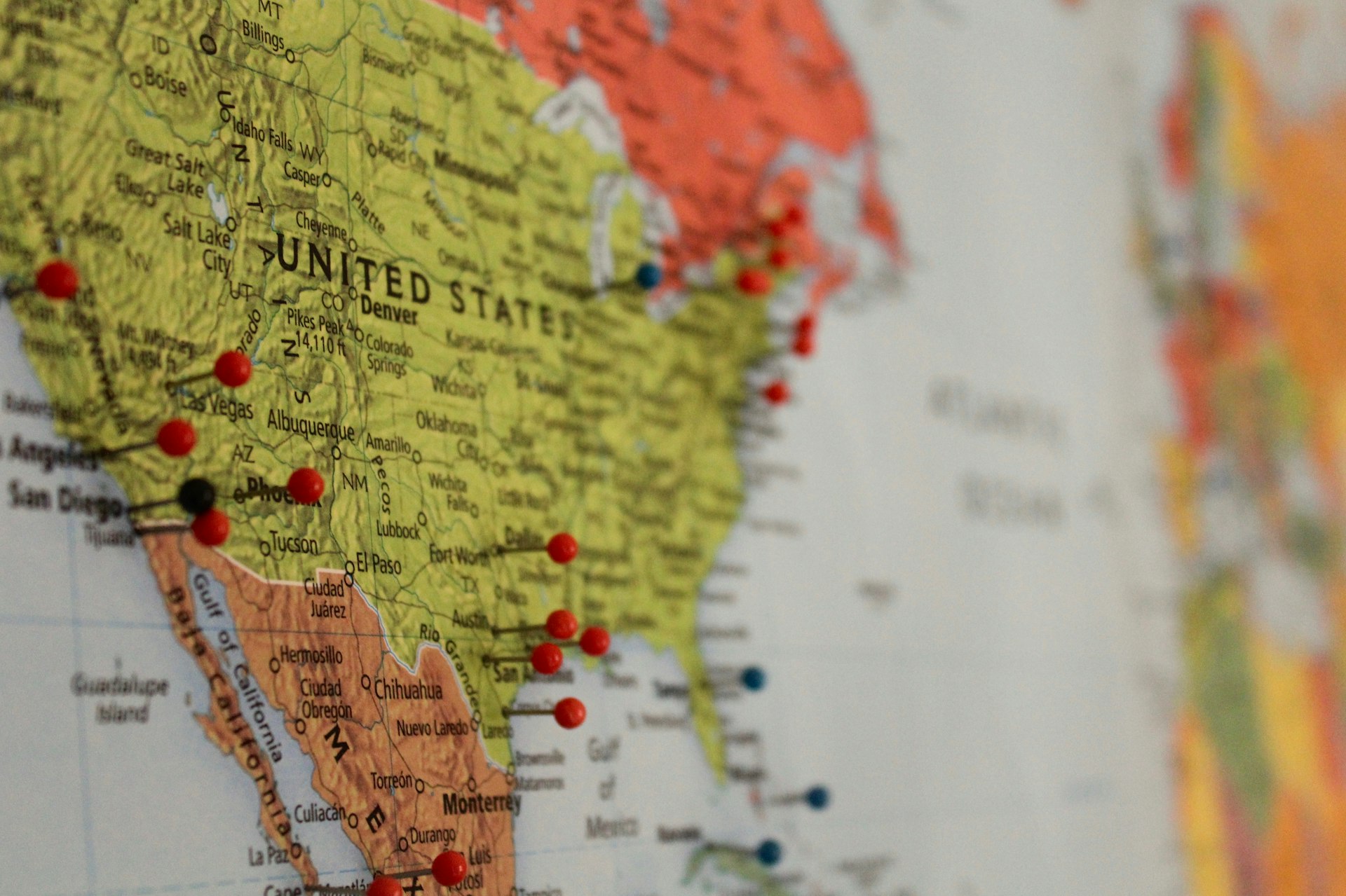 World map showing global trade routes